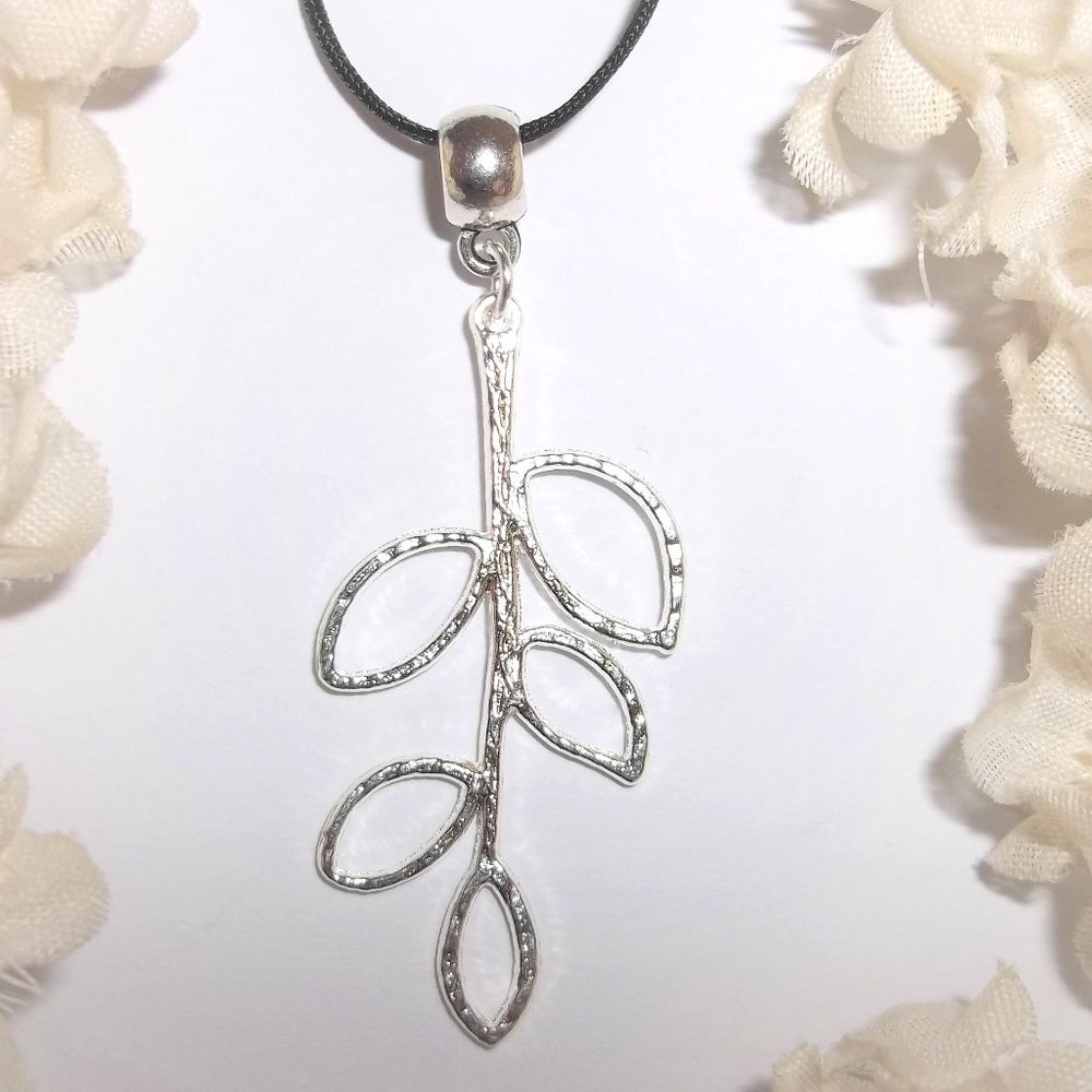 Necklace, Leaf Necklace, Pendant, Branch Necklace, Vine Necklace, Gift Idea 8042